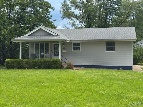 130 Florissant Park Dr, Florissant, MO, 63031-4016 | Card Image