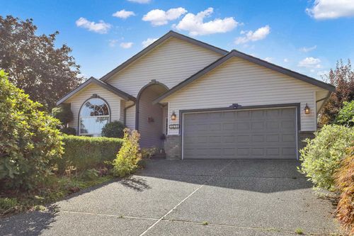 5451 Cedarcreek Dr, Chilliwack, BC, V2R5K4 | Card Image