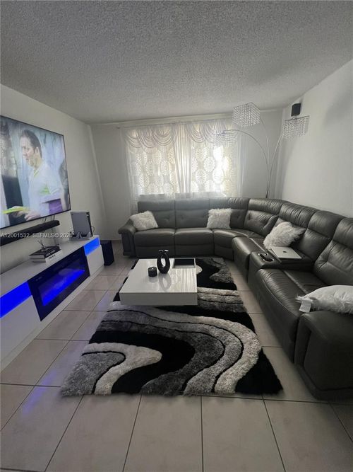 407-666 W 81st St, Hialeah, FL, 33014-4166 | Card Image