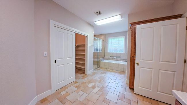 1212 W North St, House other with 3 bedrooms, 3 bathrooms and 2 parking in Louise TX | Image 27