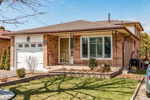 94 Adis Ave, Hamilton, ON, L9C6V3 | Card Image