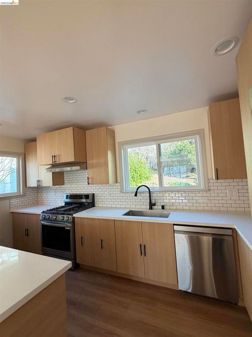 83 Alamo Ave, Berkeley, CA, 94708-1327 | Card Image