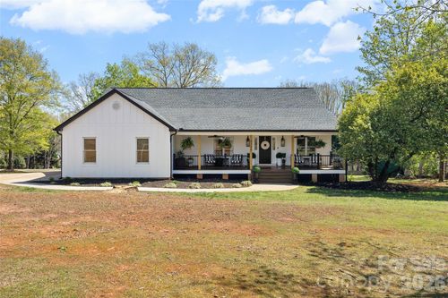 6396 Crosswinds Dr, Clover, SC, 29710-7527 | Card Image