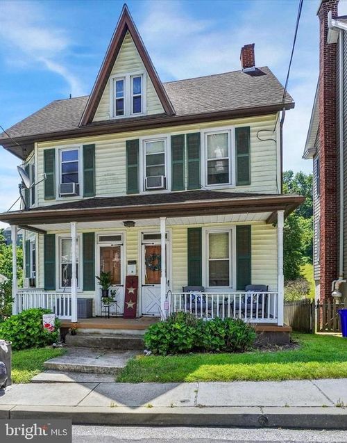 216 Hanover St, Glen Rock, PA, 17327-1010 | Card Image