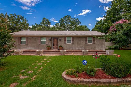 803 W Fisher St, Beebe, AR, 72012-2617 | Card Image