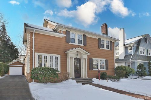 68 Hudson Rd, Floral Park, NY, 11001-4107 | Card Image