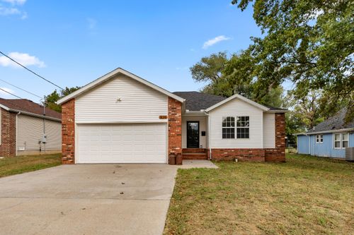 829 E Locust St, Bolivar, MO, 65613-1743 | Card Image