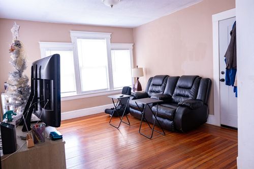 2-38 Greenacre Sq, Springfield, MA, 01105-1904 | Card Image