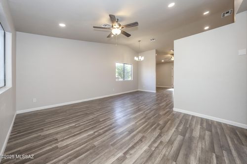 1801 W Great Oak Dr, Tucson, AZ, 85746-3213 | Card Image