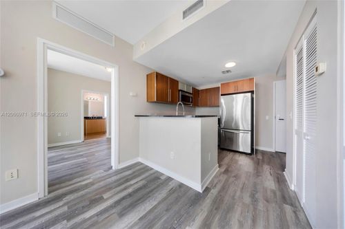 t-2911-300 S Biscayne Blvd, Miami, FL, 33131-5312 | Card Image