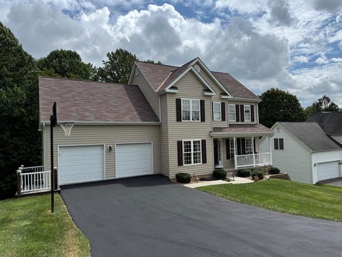 518 Brandon Dr, Bluefield, VA, 24605-9455 | Card Image