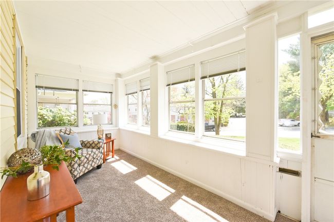 Sunroom/front entrance | Image 4