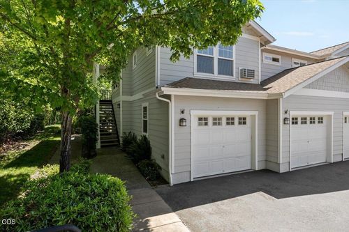 2264 Mccall Dr, Ashland, OR, 97520-2380 | Card Image