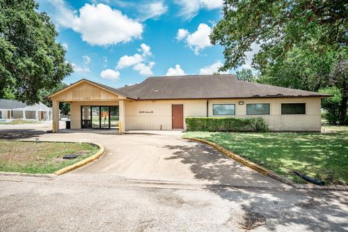 1105 Avenue H, Bay City, TX, 77414-3538 | Card Image