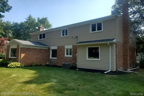 2200 Brenthaven Dr, Bloomfield Hills, MI, 48304-1432 | Card Image