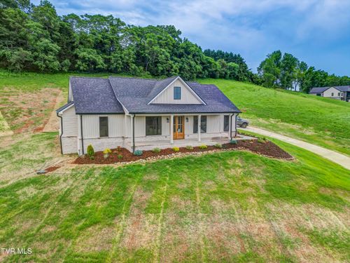 77 Sunset Rd, Johnson City, TN, 37615-3004 | Card Image