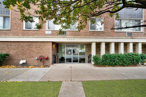 216-7120 N Sheridan Road, CHICAGO, IL, 60626 | Card Image