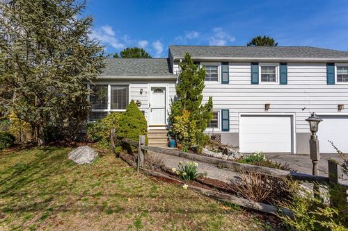 2 Meadow Brook Rd, Raynham, MA, 02767-1602 | Card Image