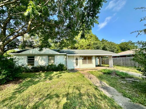 6 Stewart Cir, Fort Walton Beach, FL, 32547-2713 | Card Image
