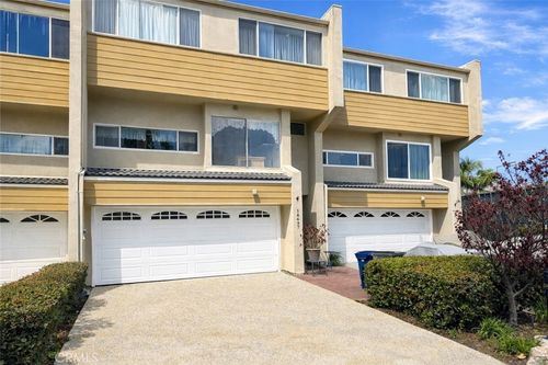 18697 Club Ln, Huntington Beach, CA, 92648-1822 | Card Image