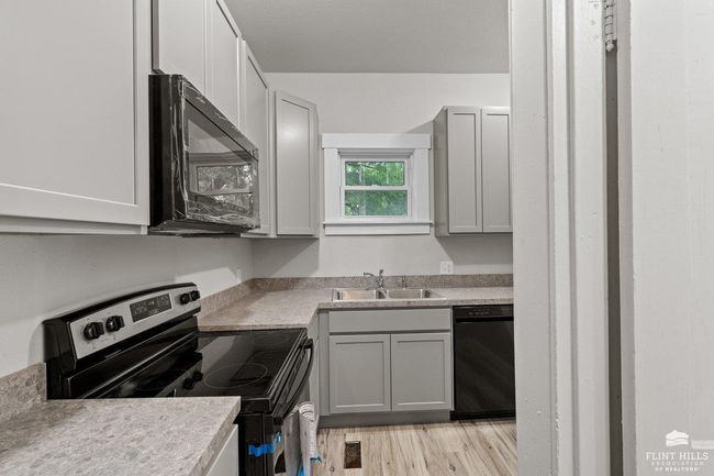 918 Bertrand St, House other with 4 bedrooms, 2 bathrooms and null parking in Manhattan KS | Image 11