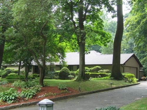 6 Pine Tree Dr, Great Neck, NY, 11024-1108 | Card Image