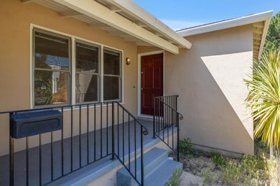 827 Chestnut Street, House other with 2 bedrooms, 1 bathrooms and 2 parking in Redwood City CA | Image 2