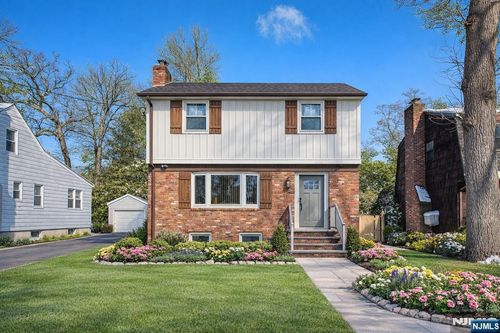 63 Chestnut Dr, Wayne, NJ, 07470-5712 | Card Image