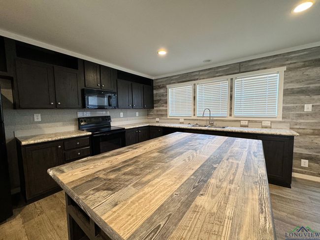 39 County Road 1206, House other with 3 bedrooms, 2 bathrooms and null parking in Daingerfield TX | Image 11