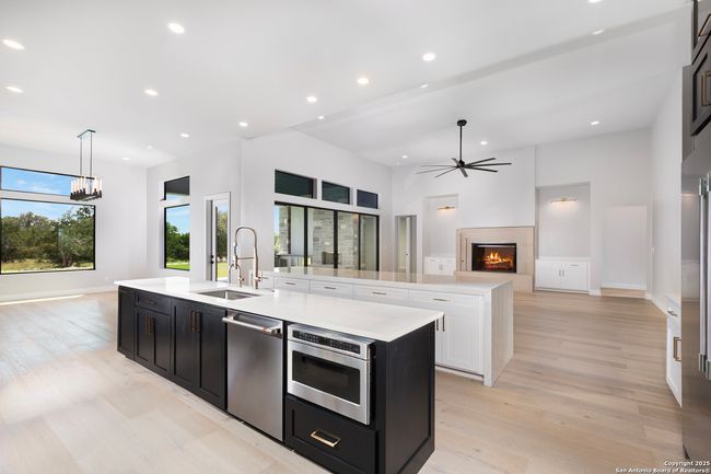 118 Obscure Way, House other with 4 bedrooms, 5 bathrooms and null parking in Spring Branch TX | Image 8