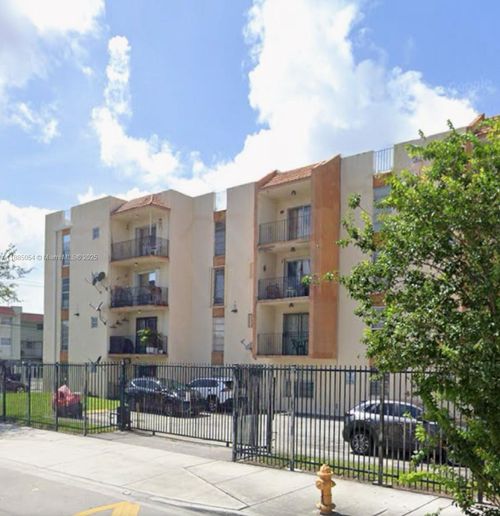 apt-303-1051 Sw 1st St, Miami, FL, 33130-1036 | Card Image