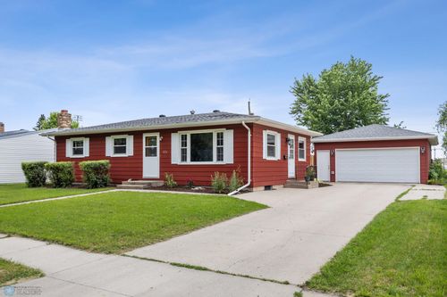 426 3rd Ave E, West Fargo, ND, 58078-1907 | Card Image
