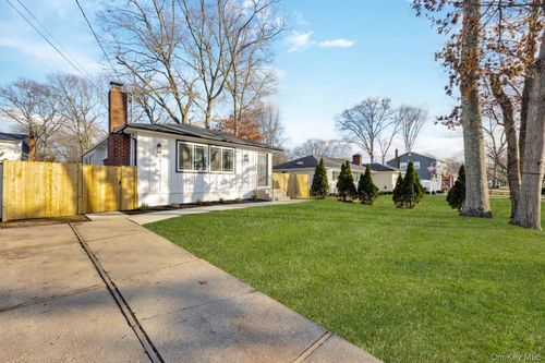 259 Harrison Ave, Miller Place, NY, 11764-3428 | Card Image