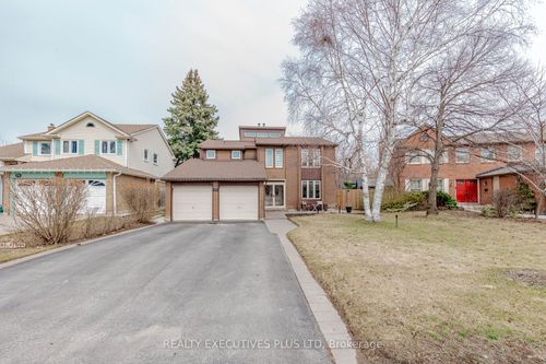 68 Leander St, Brampton, ON, L6S3M7 | Card Image