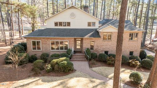 17 Mcmichael Dr, Pinehurst, NC, 28374-6702 | Card Image