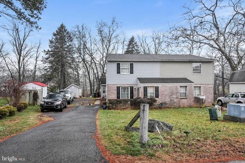 546 Creekside Ln, Mount Joy, PA, 17552-1602 | Card Image