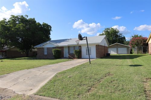 1223 Meadowbrook St, Ranger, TX, 76470-2903 | Card Image