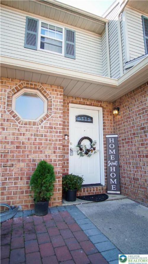 8 Freedom Ter, Palmer Twp, PA, 18045-7442 | Card Image