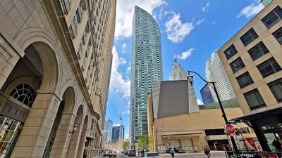 907 - 8 The Esplanade, Condo with 1 bedrooms, 1 bathrooms and null parking in Toronto ON | Image 2