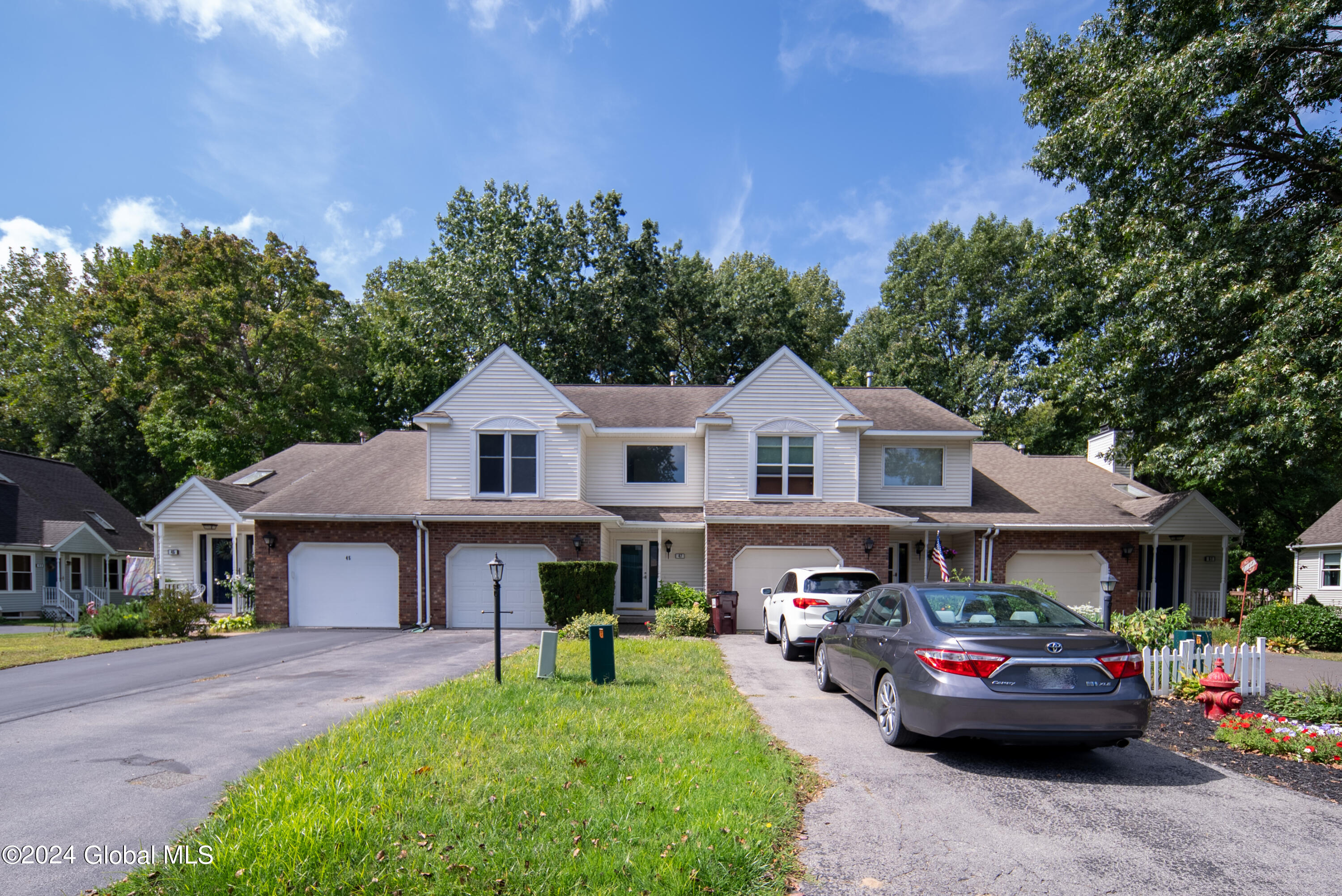 Westbury Ct, Clifton Park, NY 12065