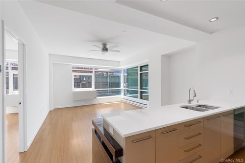 3a-24-15 Queens Plaza N, New York, NY, 11101 | Card Image