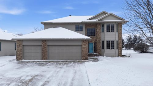 2518 Parkview Dr S, Fargo, ND, 58103-6208 | Card Image