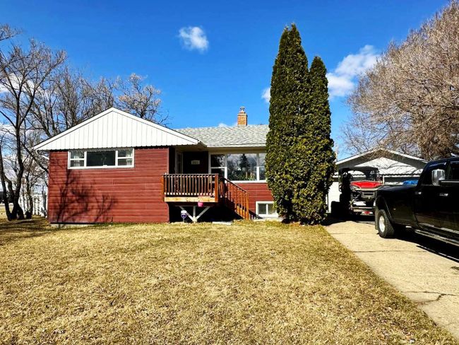 9926 107 Ave, House detached with 3 bedrooms, 2 bathrooms and 6 parking in Grande Prairie AB | Image 2