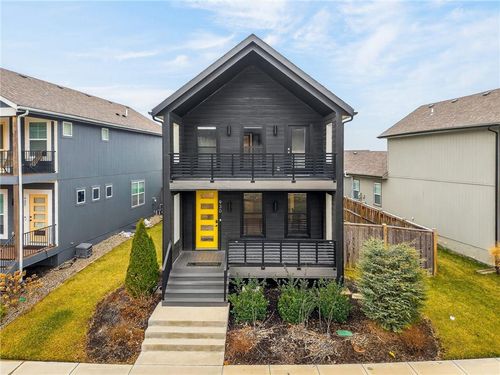 930 S Harmony Ave, Independence, MO, 64056-4217 | Card Image