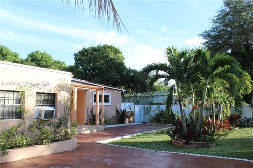 13875 Ne 16th Ct, North Miami, FL, 33181 | Card Image