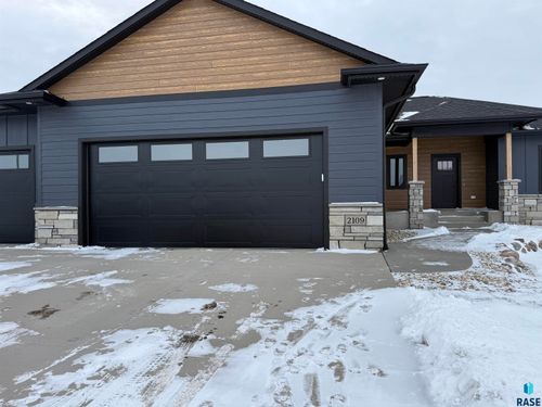2109 S Red Oak Ave, Sioux Falls, SD, 57110-6856 | Card Image