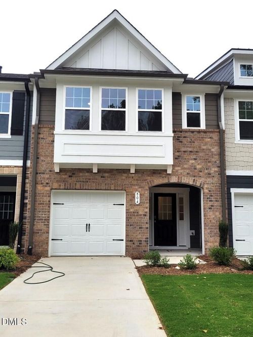 804 Kensley Grove Ln, Fuquay Varina, NC, 27526-3667 | Card Image