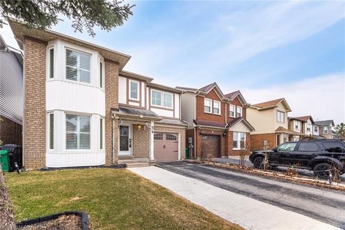 34 Chipmunk Cres, Brampton, ON, L6R1B3 | Card Image