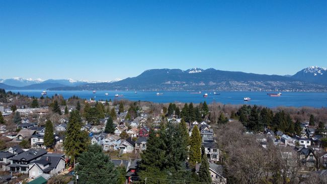 4213 W 13th Avenue, House other with 7 bedrooms, 3 bathrooms and null parking in Vancouver BC | Image 7