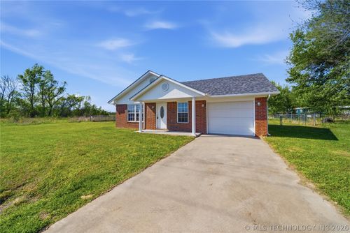 511 W Cemetery Dr, Oktaha, OK, 74450-4239 | Card Image